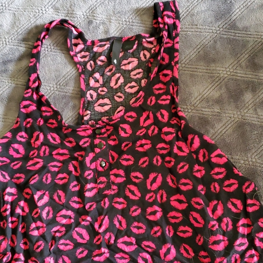 Lipstick tank